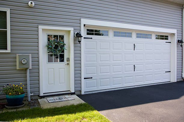 24/7 Emergency Garage Door Panel Replacement experts in Wisconsin Dells, WI